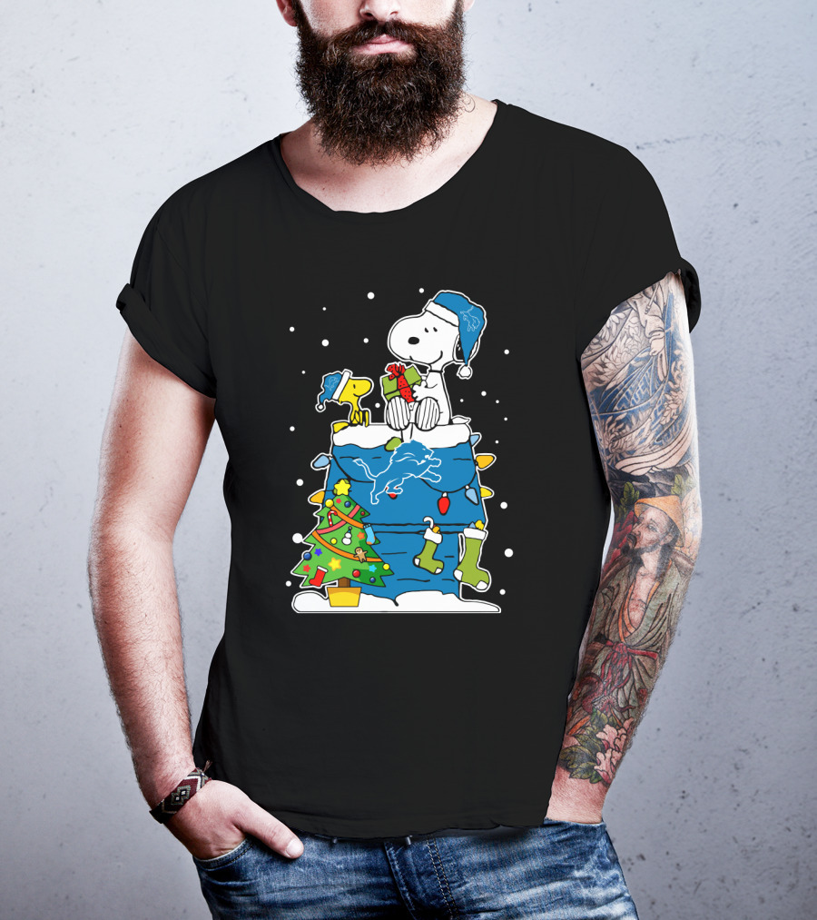 Detroit Lions Christmas Snoopy Woodstock Peanuts Holiday T-Shirt