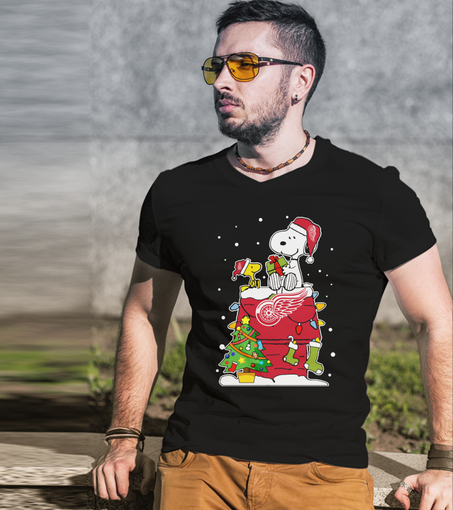Detroit Red Wings Snoopy And Woodstock Christmas Scene T-Shirt