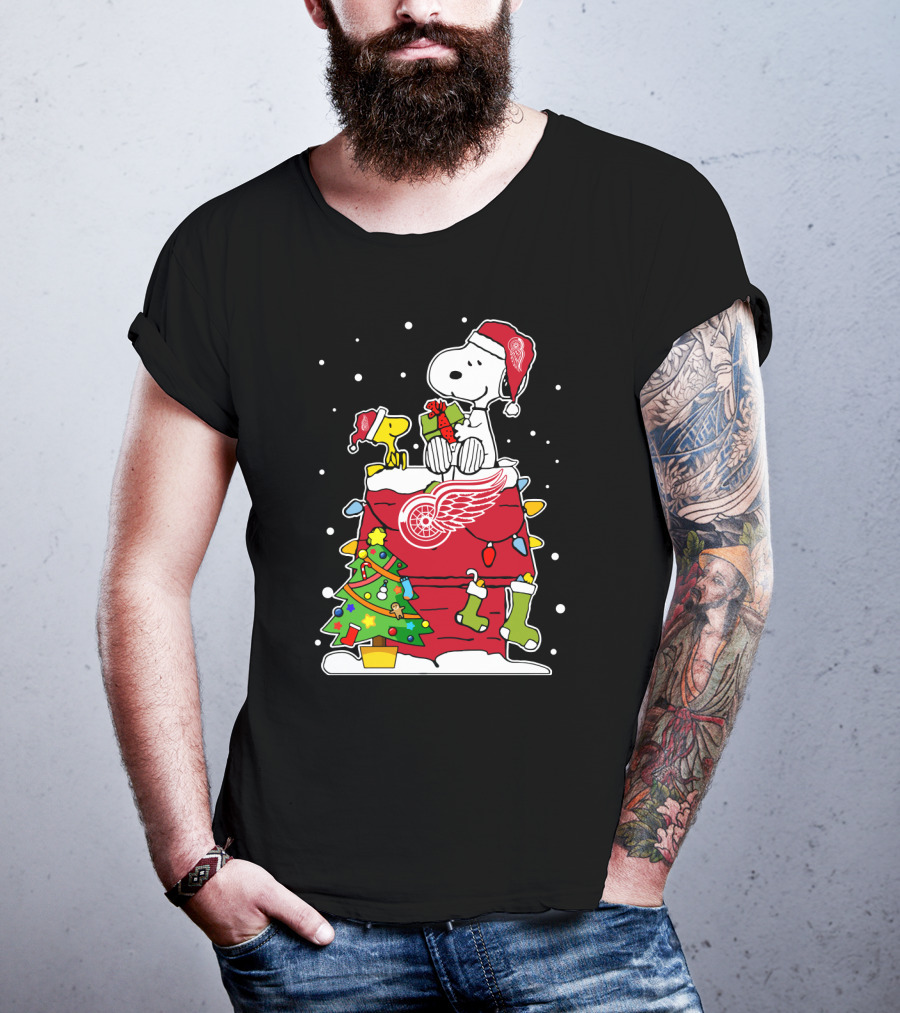 Detroit Red Wings Snoopy And Woodstock Christmas Scene T-Shirt