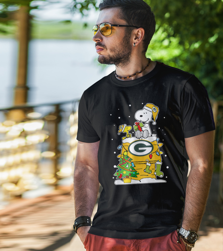 Green Bay Packers Snoopy Christmas Doghouse Scene T-Shirt