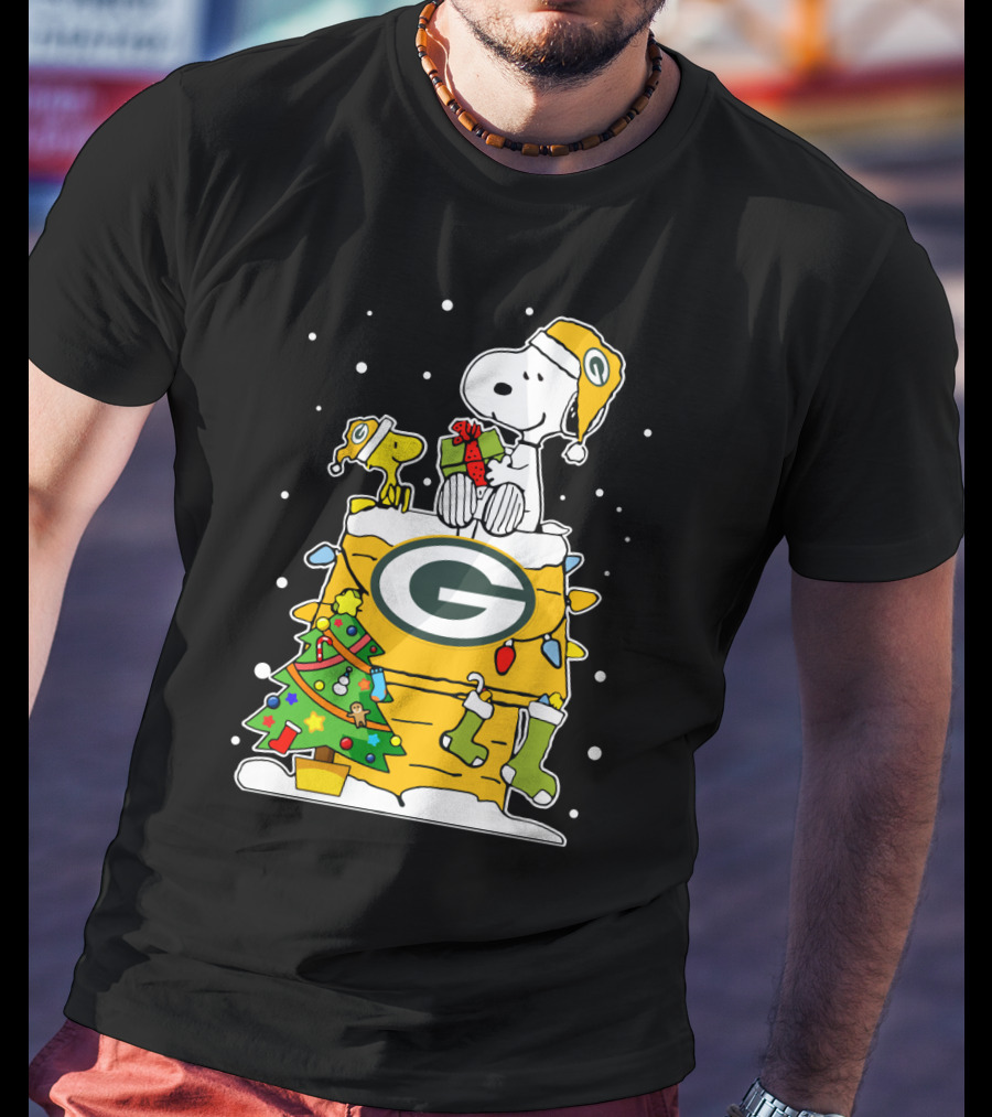 Green Bay Packers Snoopy Christmas Doghouse Scene T-Shirt