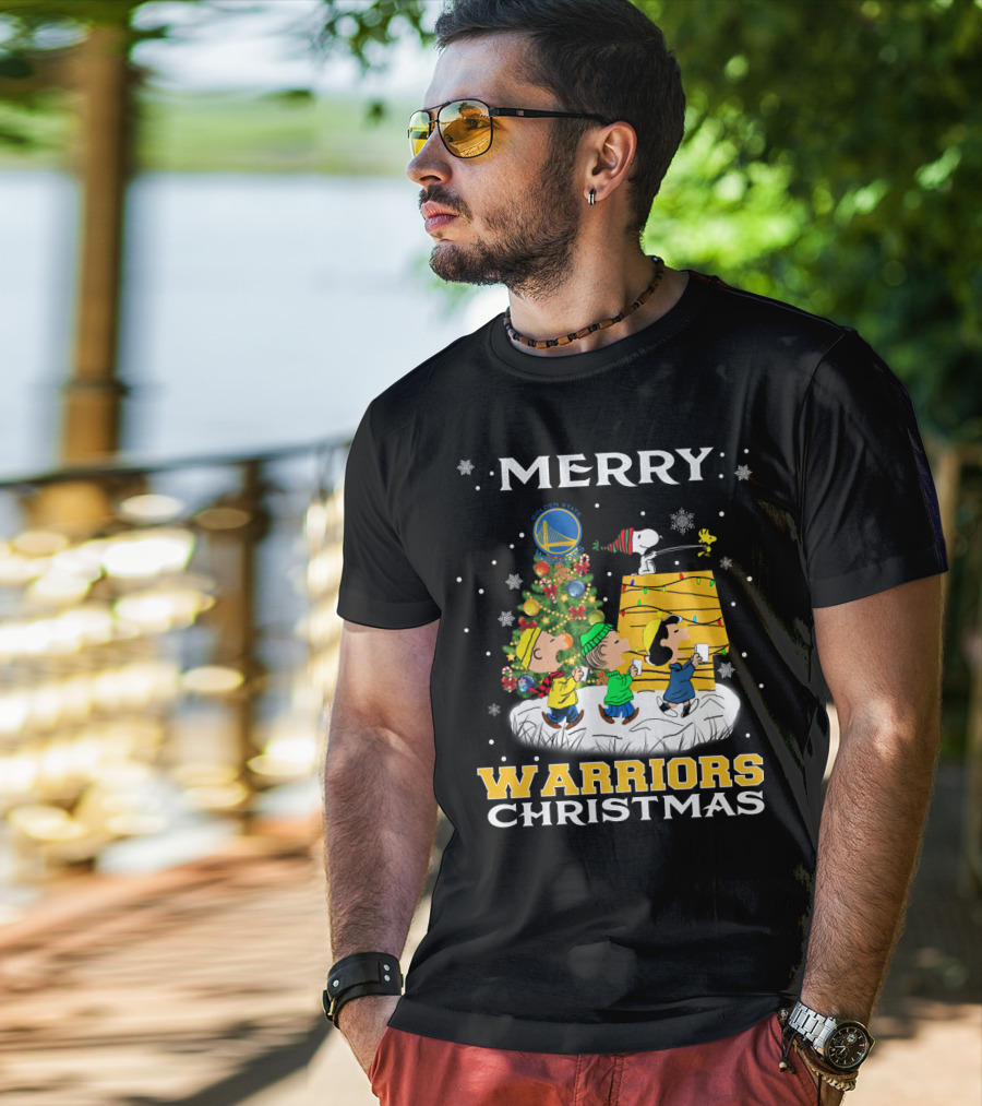 Merry Golden State Warriors Christmas Snoopy Charlie Brown Tree T-Shirt