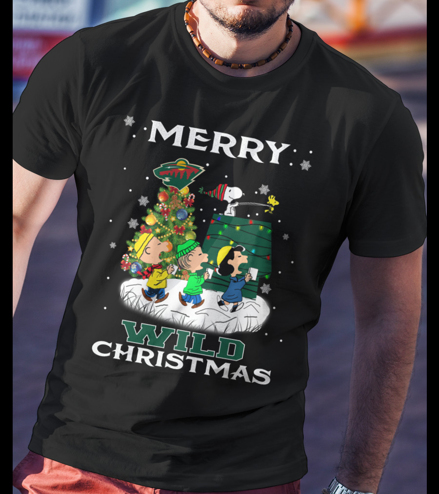 Merry Wild Minnesota Christmas Featuring Snoopy And Peanuts Fans T-Shirt