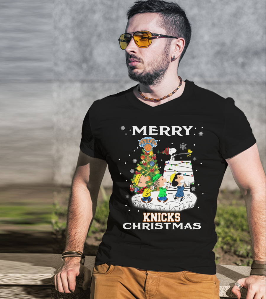 Merry Knicks Christmas New York Snoopy Fans T-Shirt