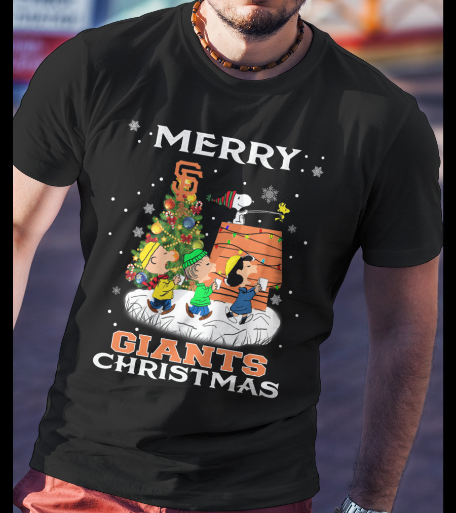 Merry San Francisco Giants Christmas Snoopy Peanuts Festive Scene T-Shirt
