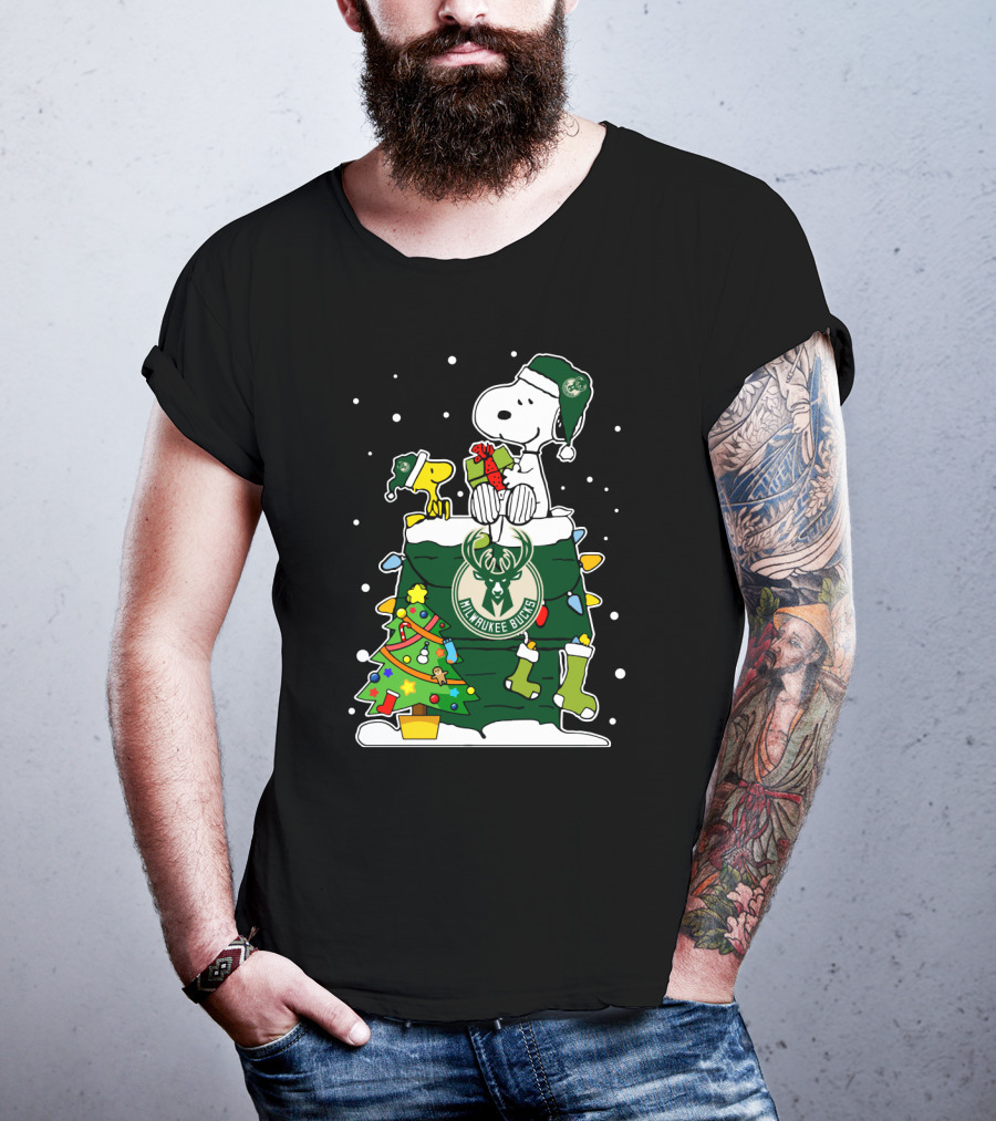 Milwaukee Bucks Christmas Snoopy And Woodstock Holiday Scene T-Shirt