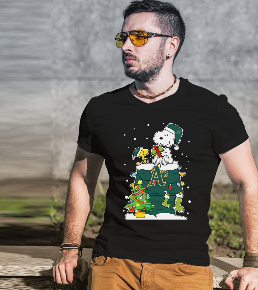 Snoopy Christmas Oakland Athletics Festive Scene With Woodstock And Gifts T-Shirt
