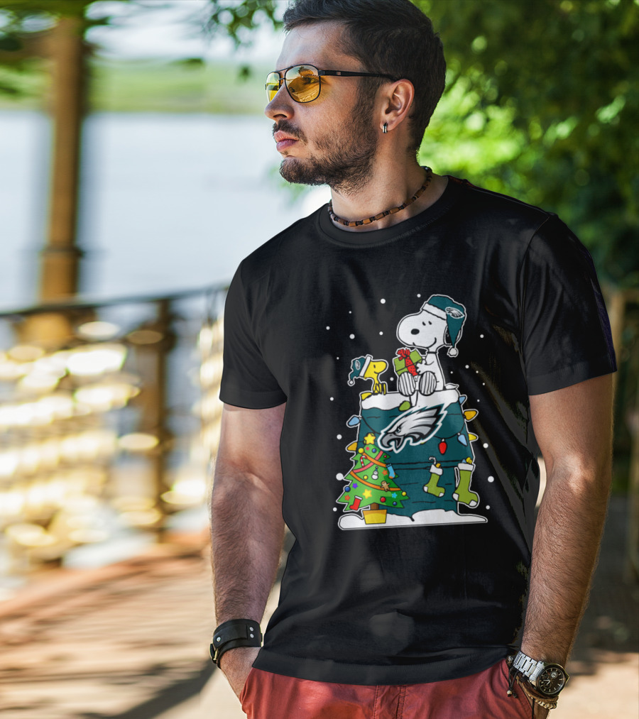 Philadelphia Eagles Snoopy Christmas Doghouse With Woodstock And Lights T-Shirt