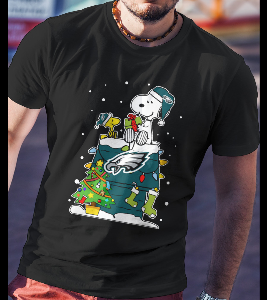 Philadelphia Eagles Snoopy Christmas Doghouse With Woodstock And Lights T-Shirt