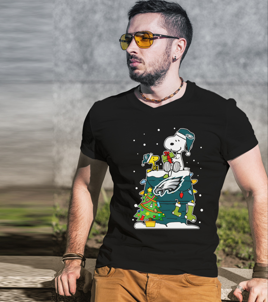 Philadelphia Eagles Snoopy Christmas Doghouse With Woodstock And Lights T-Shirt