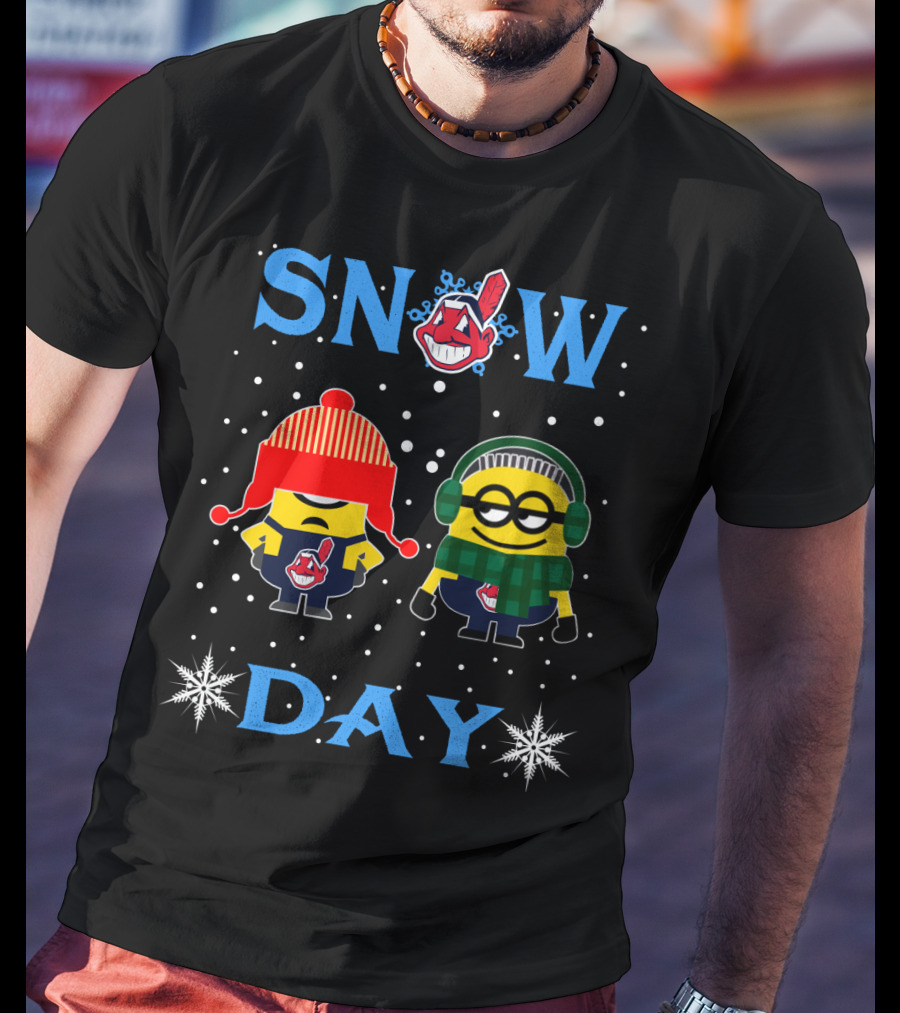 Cleveland Indians Snow Day With Minions In Winter Gear T-Shirt