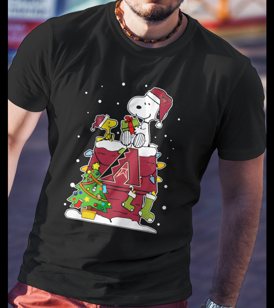 Arizona Diamondbacks Christmas Snoopy And Woodstock With Holiday Tree And Gift T-Shirt