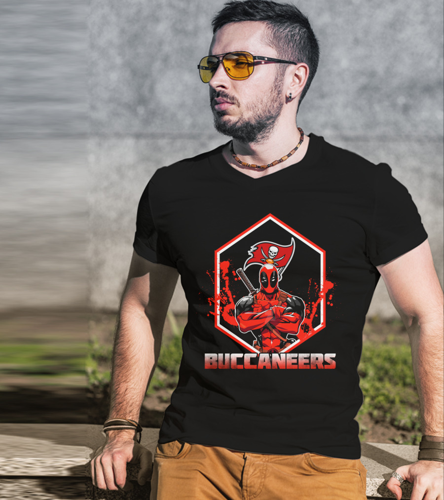 Deadpool Buccaneers Fan With Sword And Red Pirate Flag T-Shirt