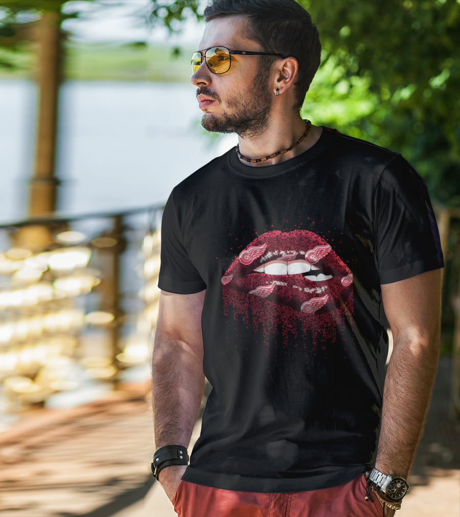 Detroit Red Wings Glittery Lips Fan T-Shirt