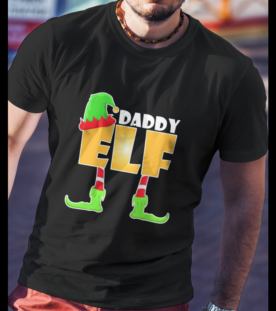 Daddy Elf Christmas Holiday Design With Green Hat And Striped Socks T-Shirt