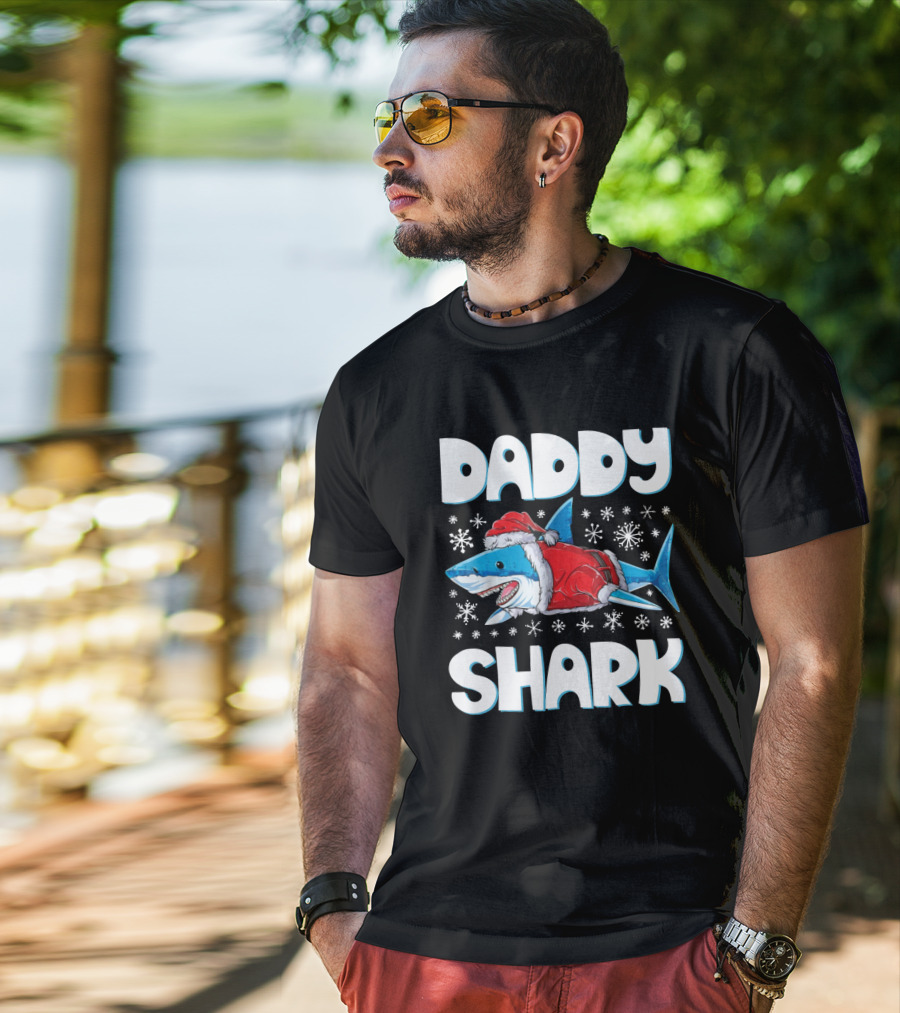 Daddy Shark Santa Hat Snowflakes Christmas T-Shirt