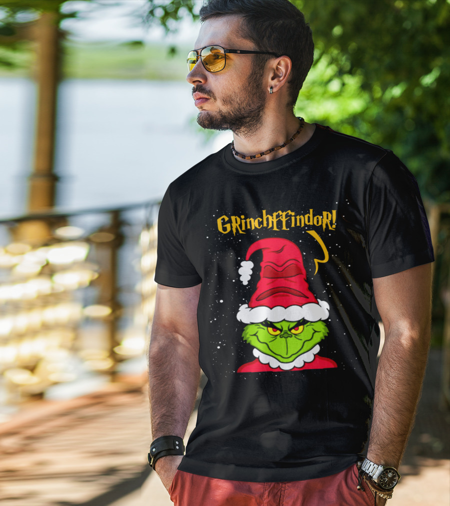 Grinche FFindor Grinch Santa Hat Snowflakes Christmas T-Shirt