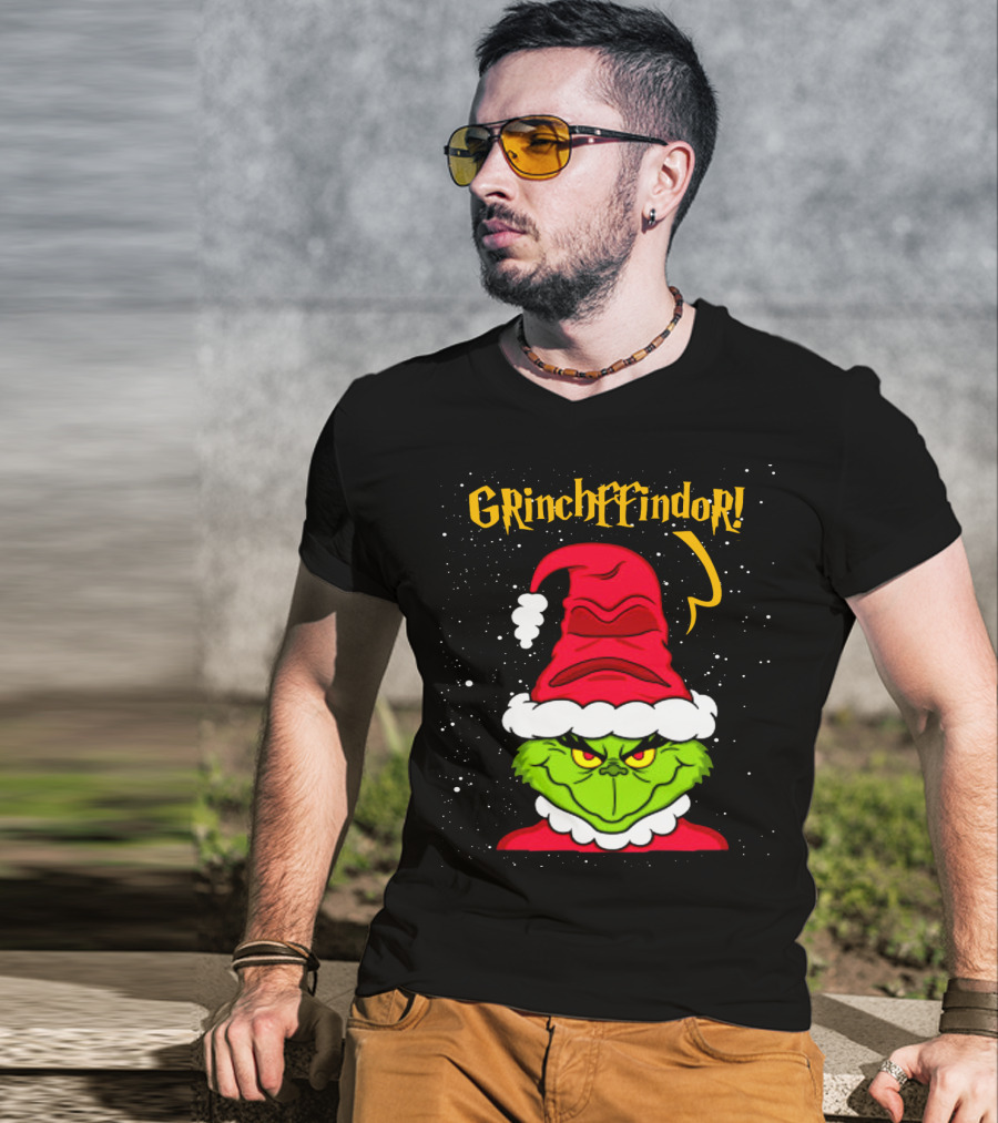 Grinche FFindor Grinch Santa Hat Snowflakes Christmas T-Shirt