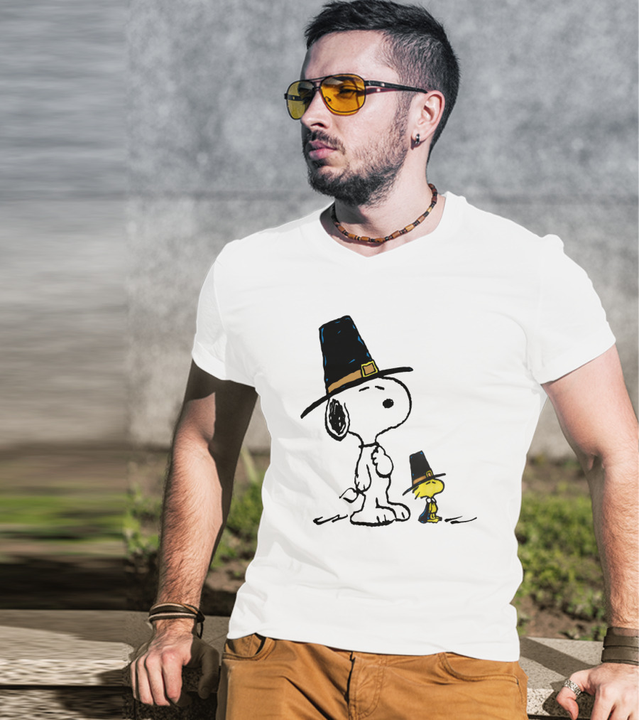 Peanuts Funny Snoopy Woodstock Thanksgiving Pilgrim Hat T-Shirt