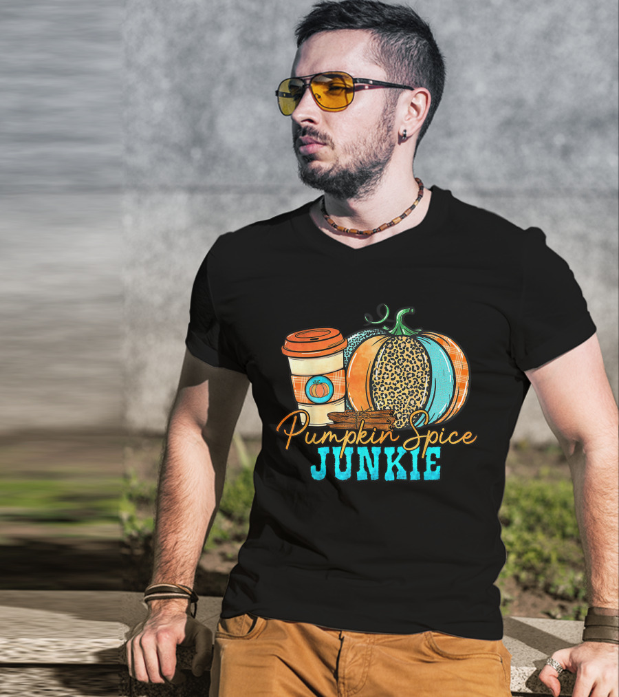 Pumpkin Spice Junkie Coffee Cup With Stylish Pumpkin And Cinnamon Sticks T-Shirt