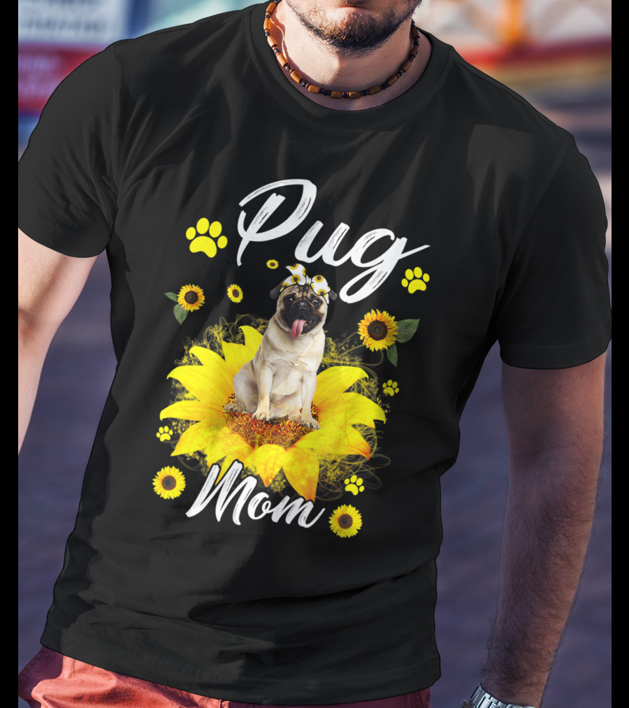 Pug Mom Sunflower Dog Paw Graphics T-Shirt