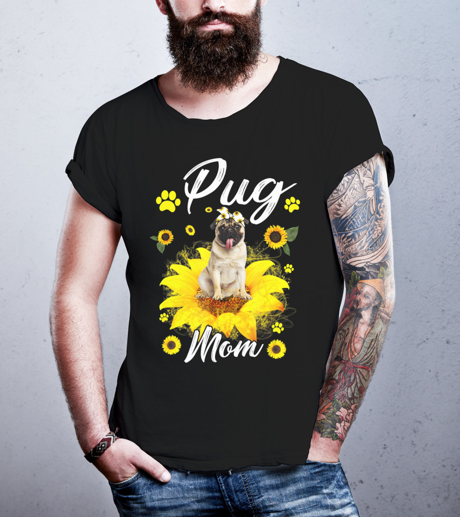 Pug Mom Sunflower Dog Paw Graphics T-Shirt