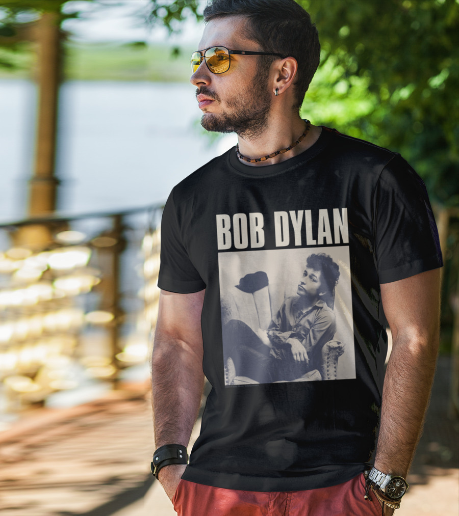 Bob Dylan Sitting On Chair Iconic Photo T-Shirt