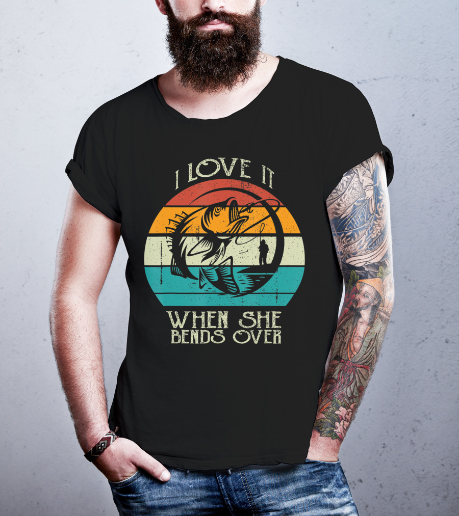 I Love It When She Bends Over Vintage Fishing Lover Retro Sunset T-Shirt