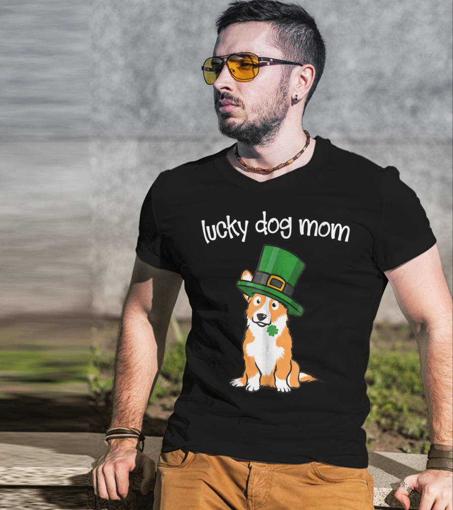 Lucky Dog Mom St Patricks Day Corgi T-Shirt