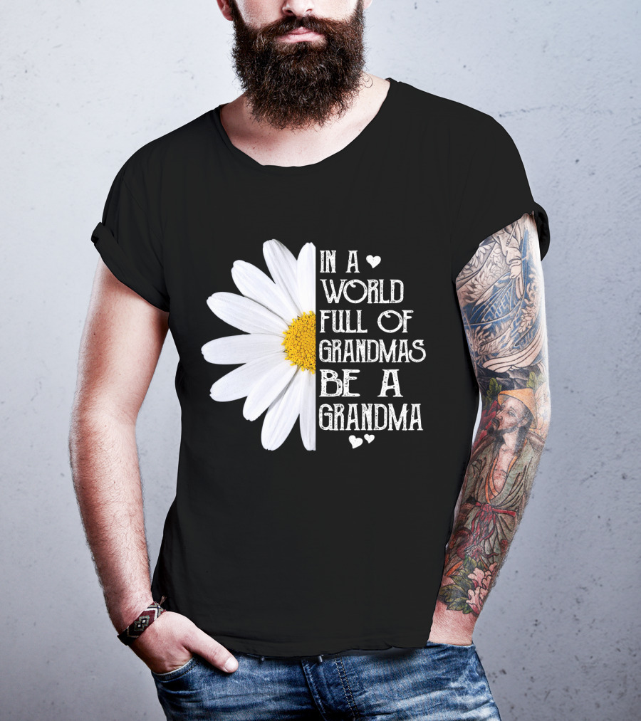 In A World Full Of Grandmas Be A Grandma White Daisy Flower With Hearts T-Shirt