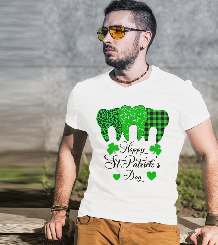 Happy St Patrick's Day Funny Dentist Clover Tooth T-Shirt