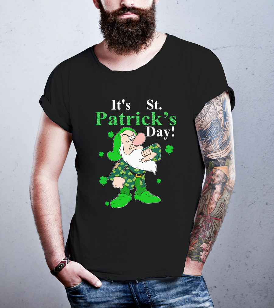 It's St Patrick's Day Grumpy Dwarf Shamrocks Green T-Shirt
