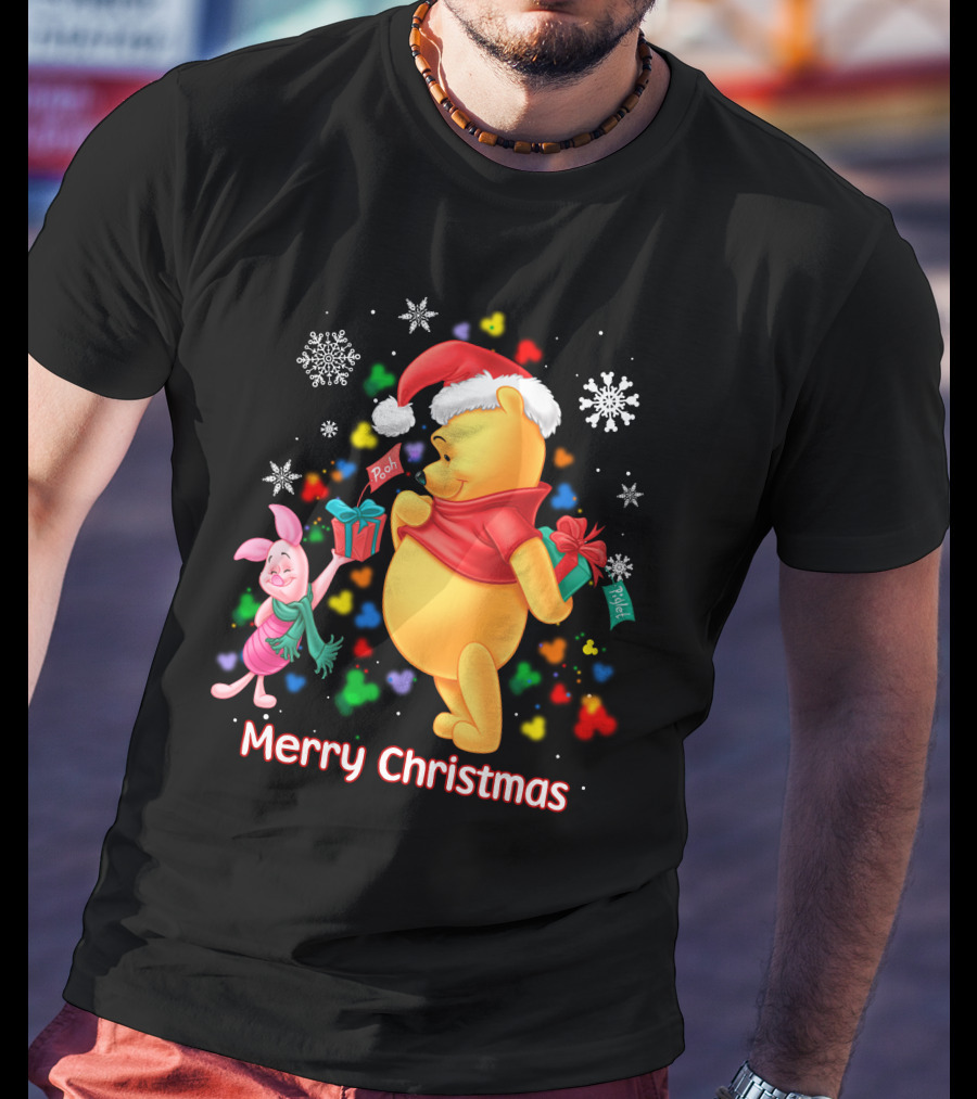 Merry Christmas Pooh And Piglet Snowflakes And Presents T-Shirt