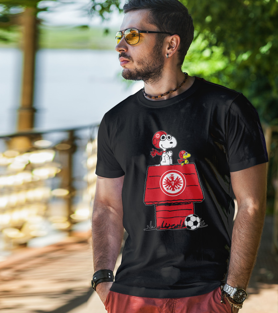 Eintracht Frankfurt Snoopy And Woodstock Football Fan T-Shirt