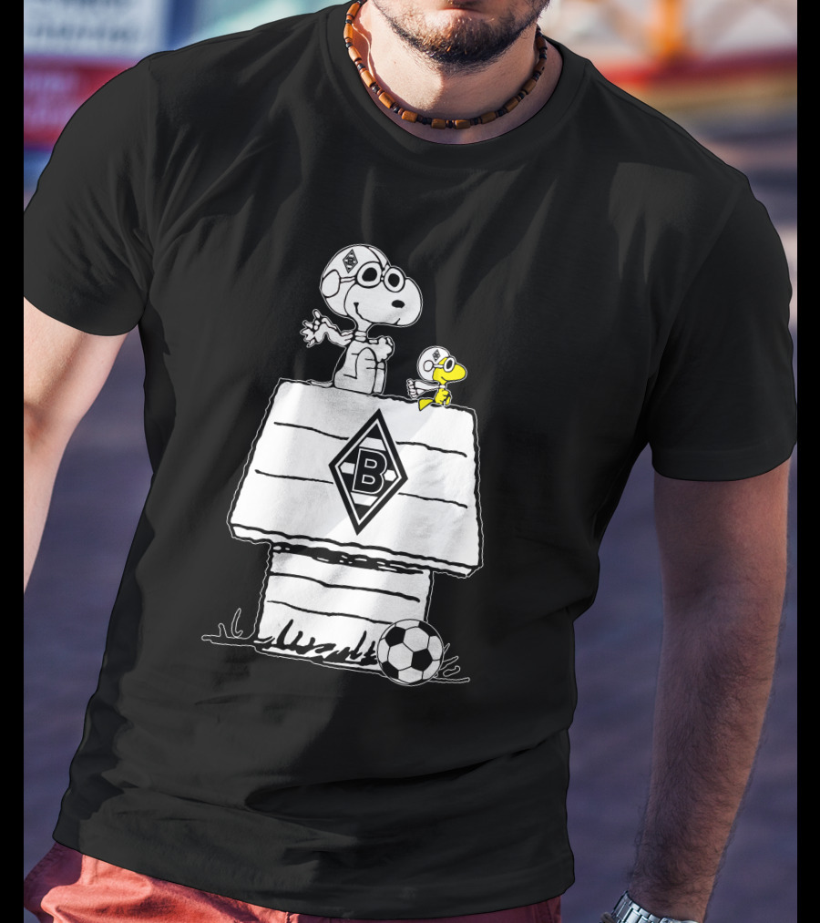 Borussia Mönchengladbach Snoopy And Woodstock Soccer Doghouse T-Shirt