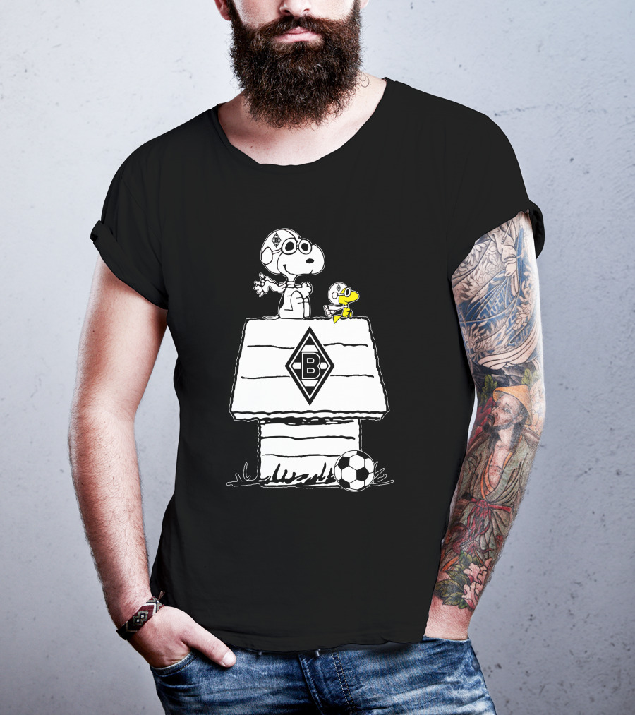 Borussia Mönchengladbach Snoopy And Woodstock Soccer Doghouse T-Shirt