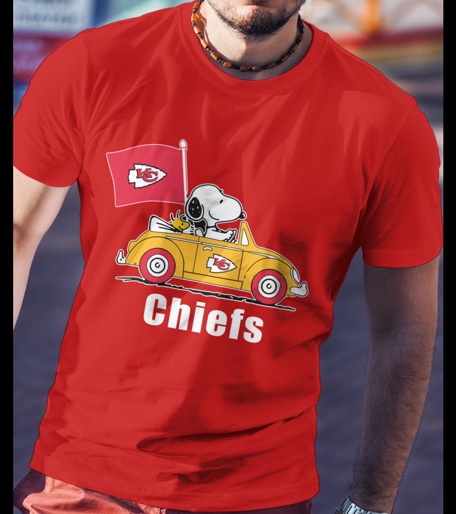 Kansas City Chiefs Snoopy Riding With Woodstock In Yellow Car T-Shirt