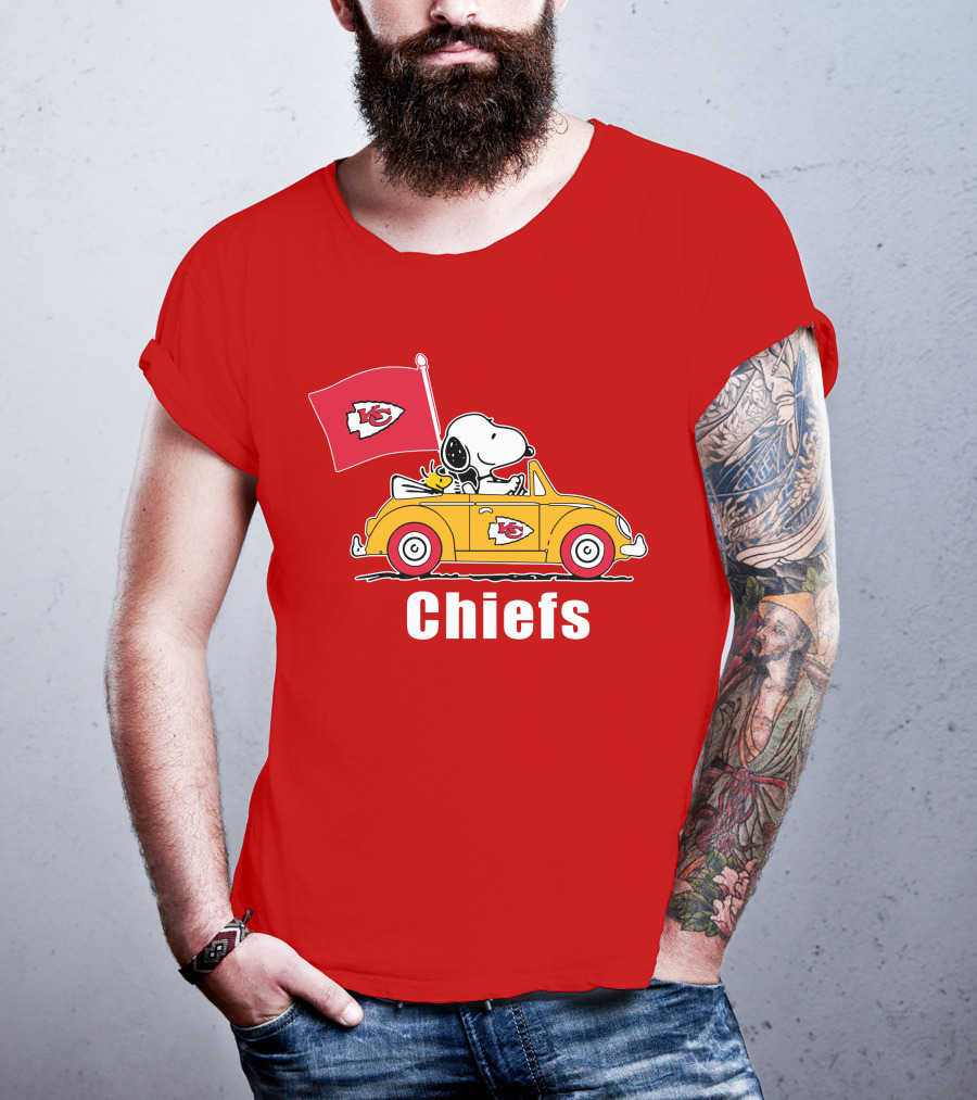 Kansas City Chiefs Snoopy Riding With Woodstock In Yellow Car T-Shirt