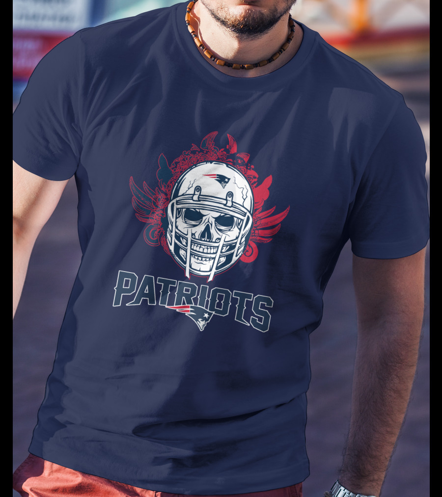 New England Patriots Skull Helmet Sports T-Shirt