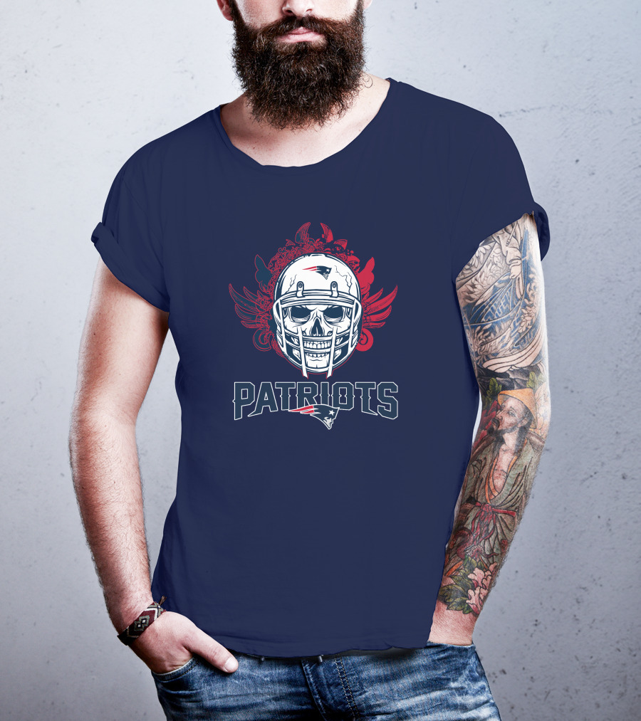 New England Patriots Skull Helmet Sports T-Shirt