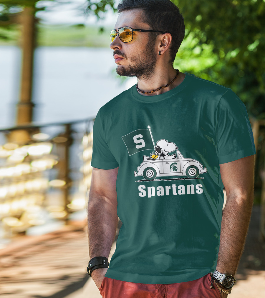 Snoopy Driving With Michigan State Spartans Flag T-Shirt