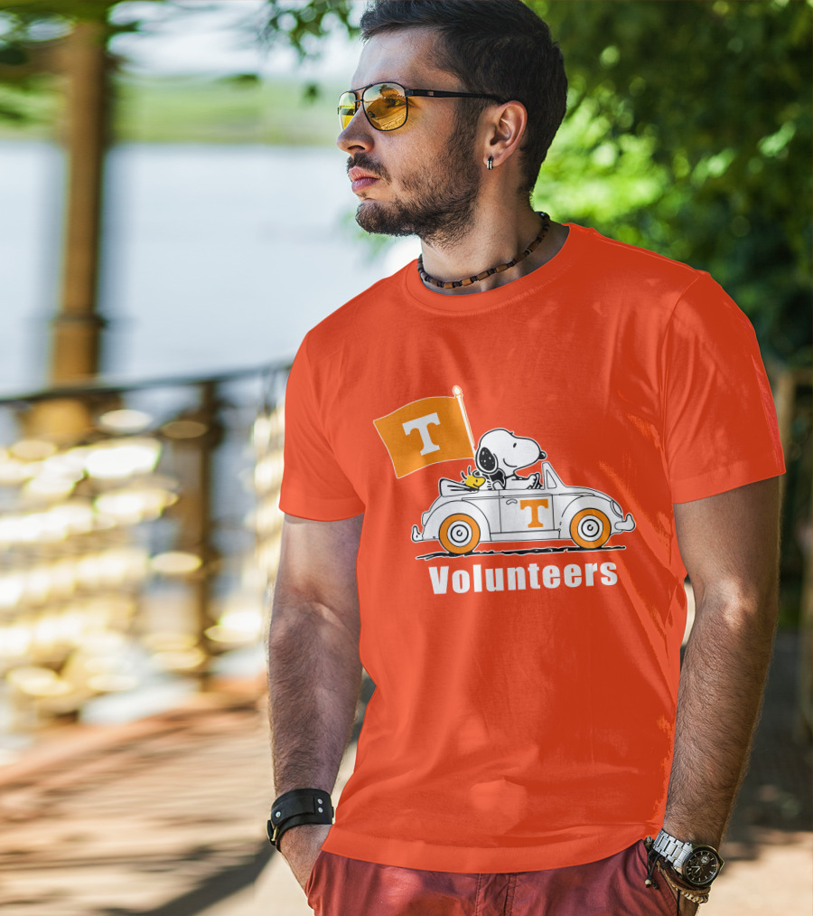 Tennessee Volunteers Snoopy Driving With T Flag T-Shirt