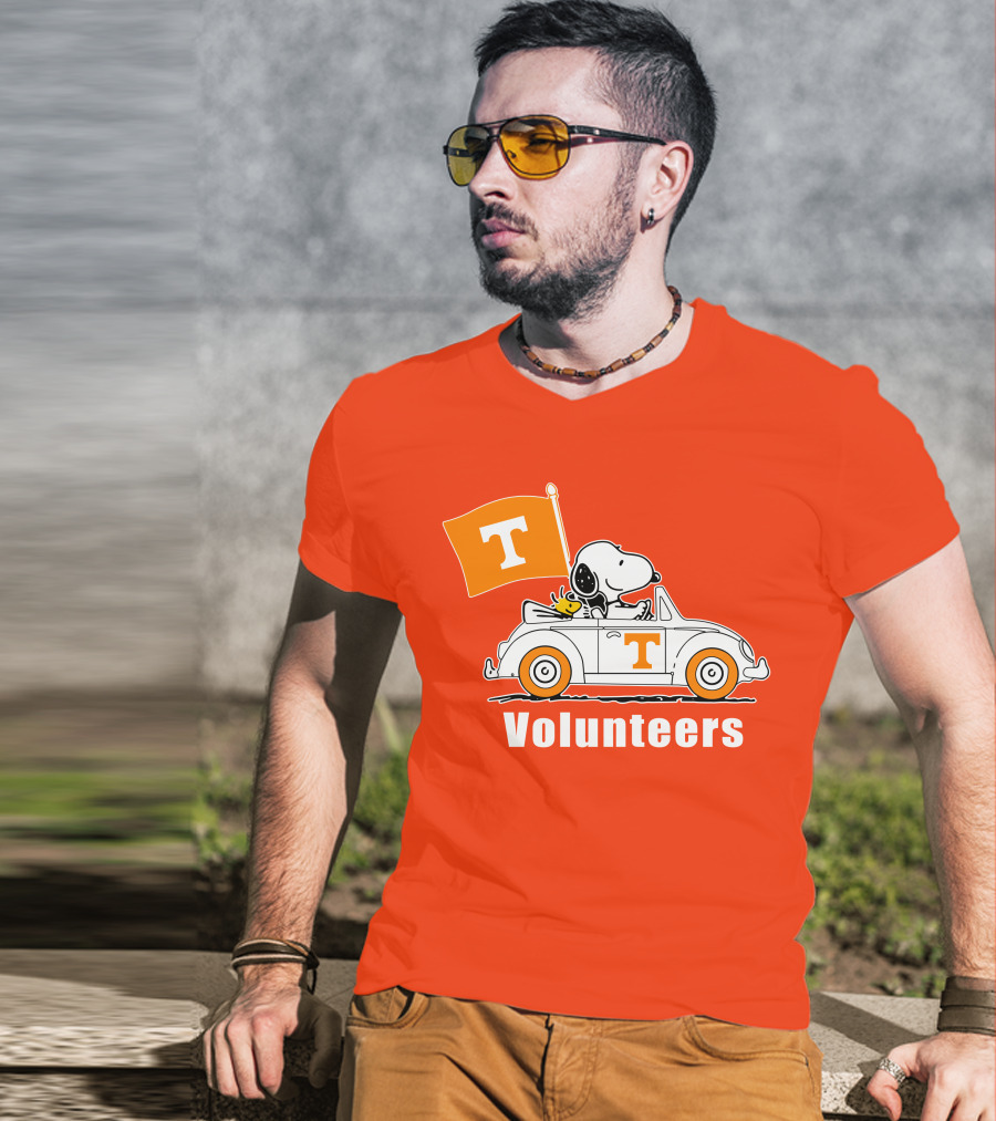 Tennessee Volunteers Snoopy Driving With T Flag T-Shirt