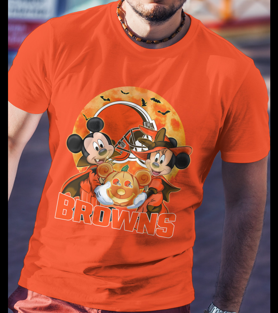 Cleveland Browns Mickey And Minnie Mouse Halloween Bats Pumpkin Helmet T-Shirt