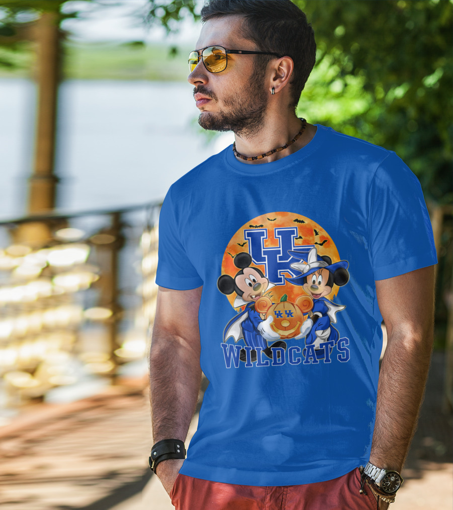 Kentucky Wildcats Mickey Mouse Minnie Mouse Halloween Moon Pumpkin T-Shirt