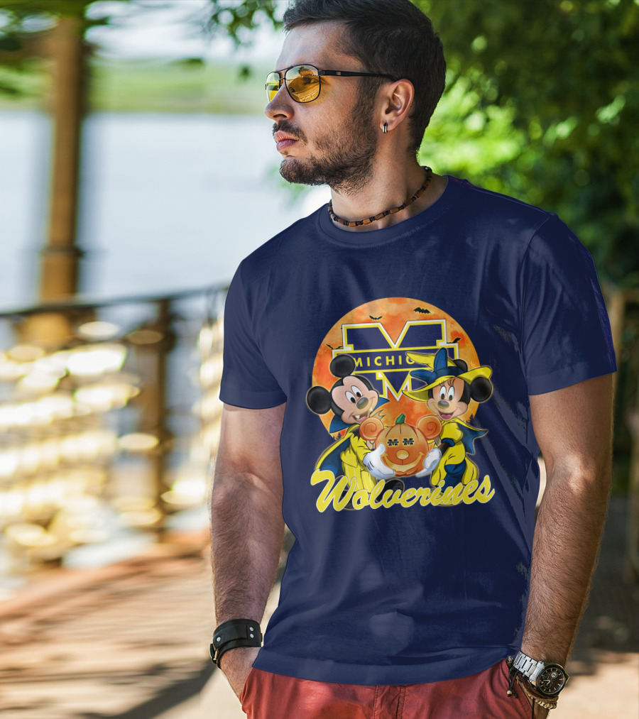 Michigan Wolverines Mickey And Minnie Mouse Halloween Pumpkin T-Shirt