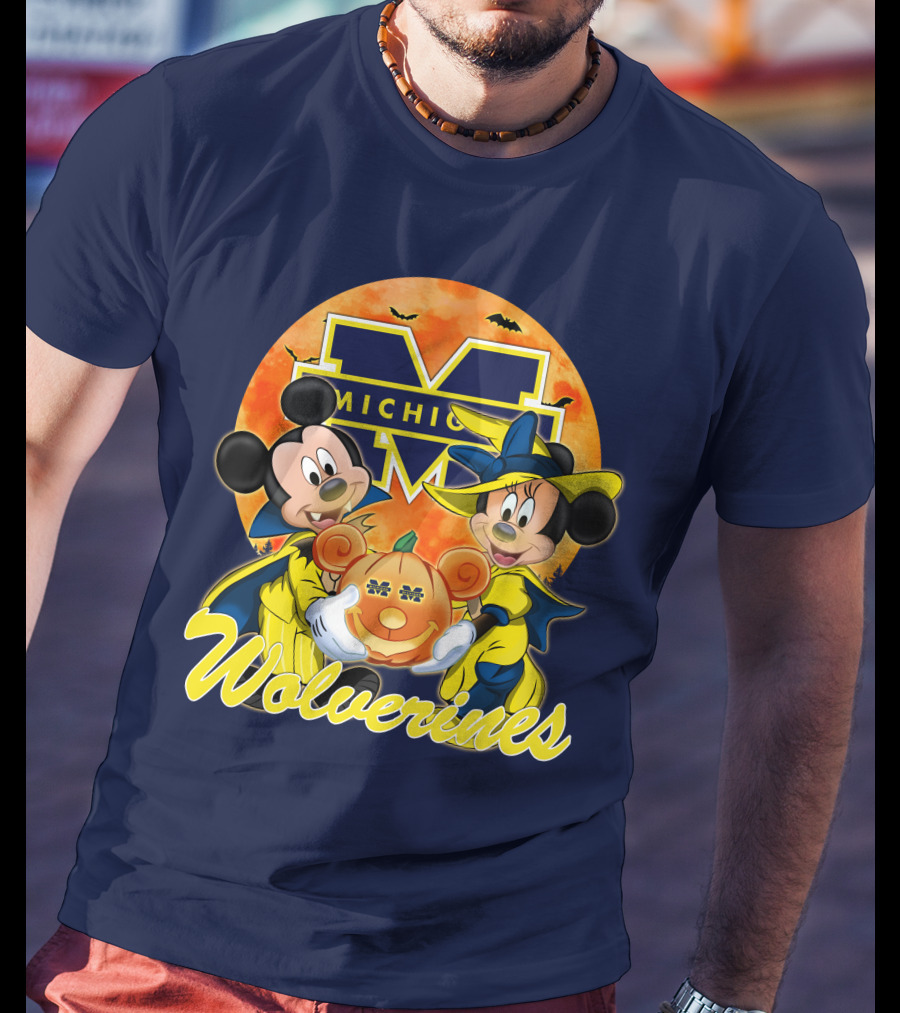 Michigan Wolverines Mickey And Minnie Mouse Halloween Pumpkin T-Shirt
