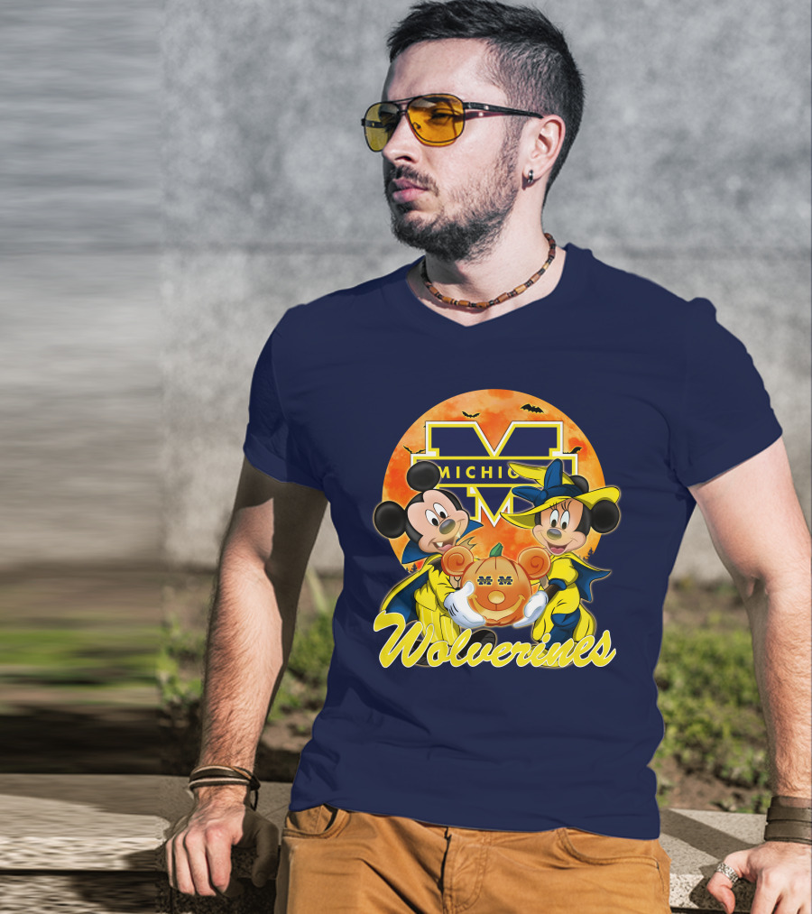 Michigan Wolverines Mickey And Minnie Mouse Halloween Pumpkin T-Shirt