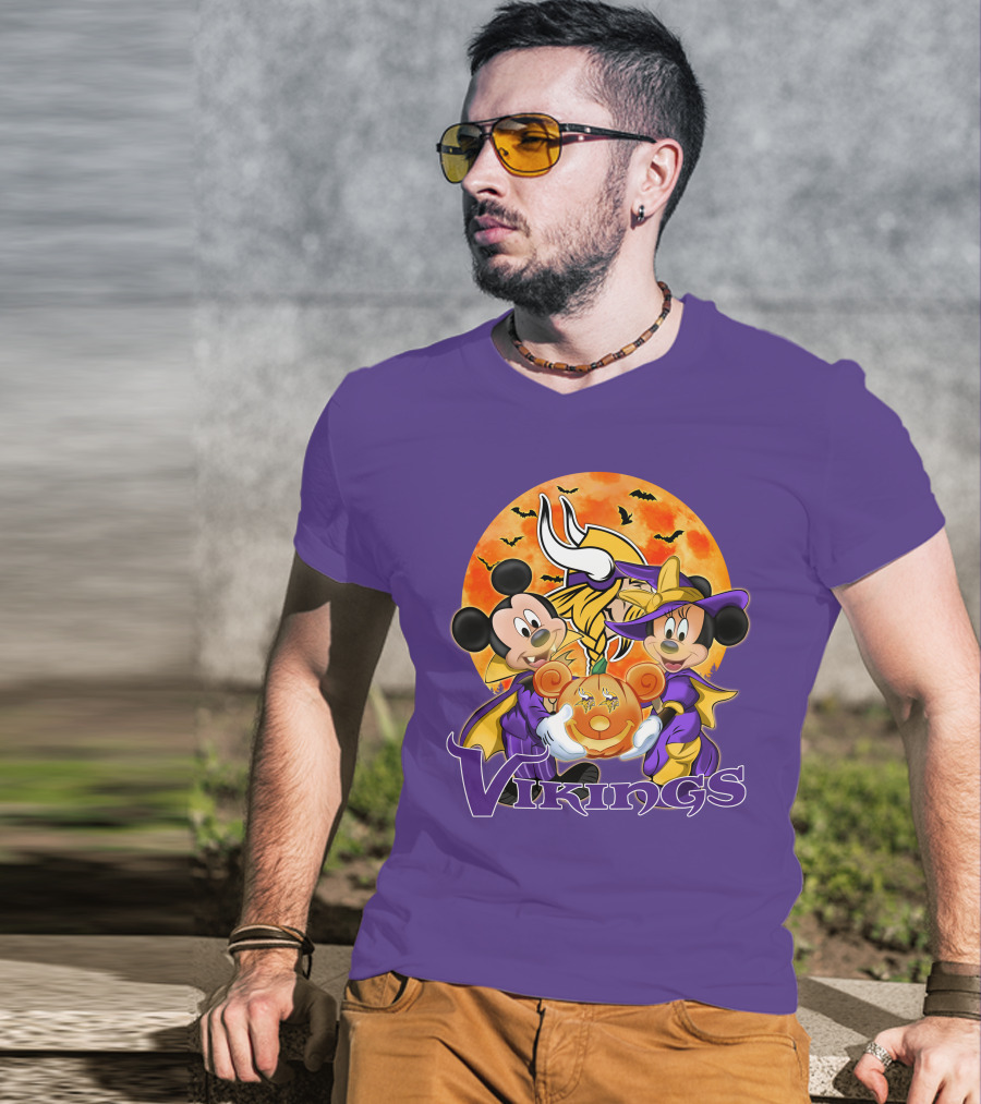 Vikings Halloween Mickey Mouse And Minnie Mouse Football Pumpkin T-Shirt