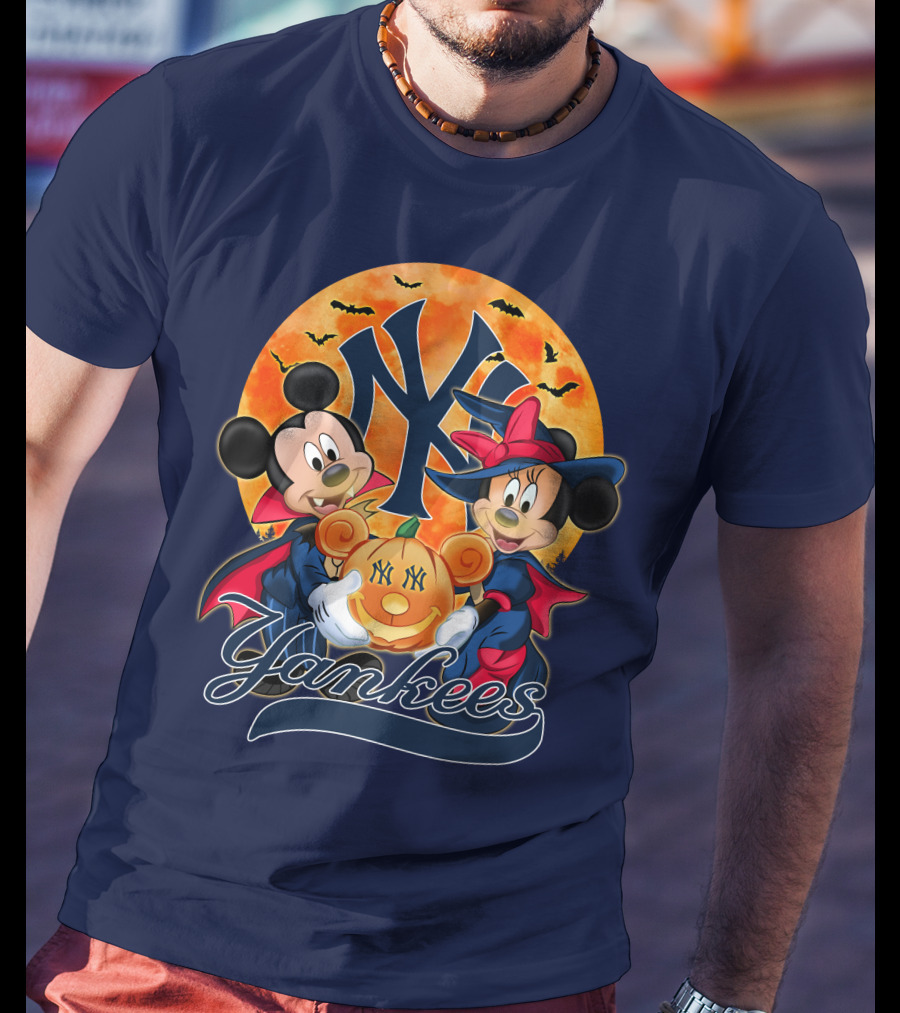 New York Yankees Mickey Mouse Minnie Mouse Halloween Pumpkin Moon Bats T-Shirt